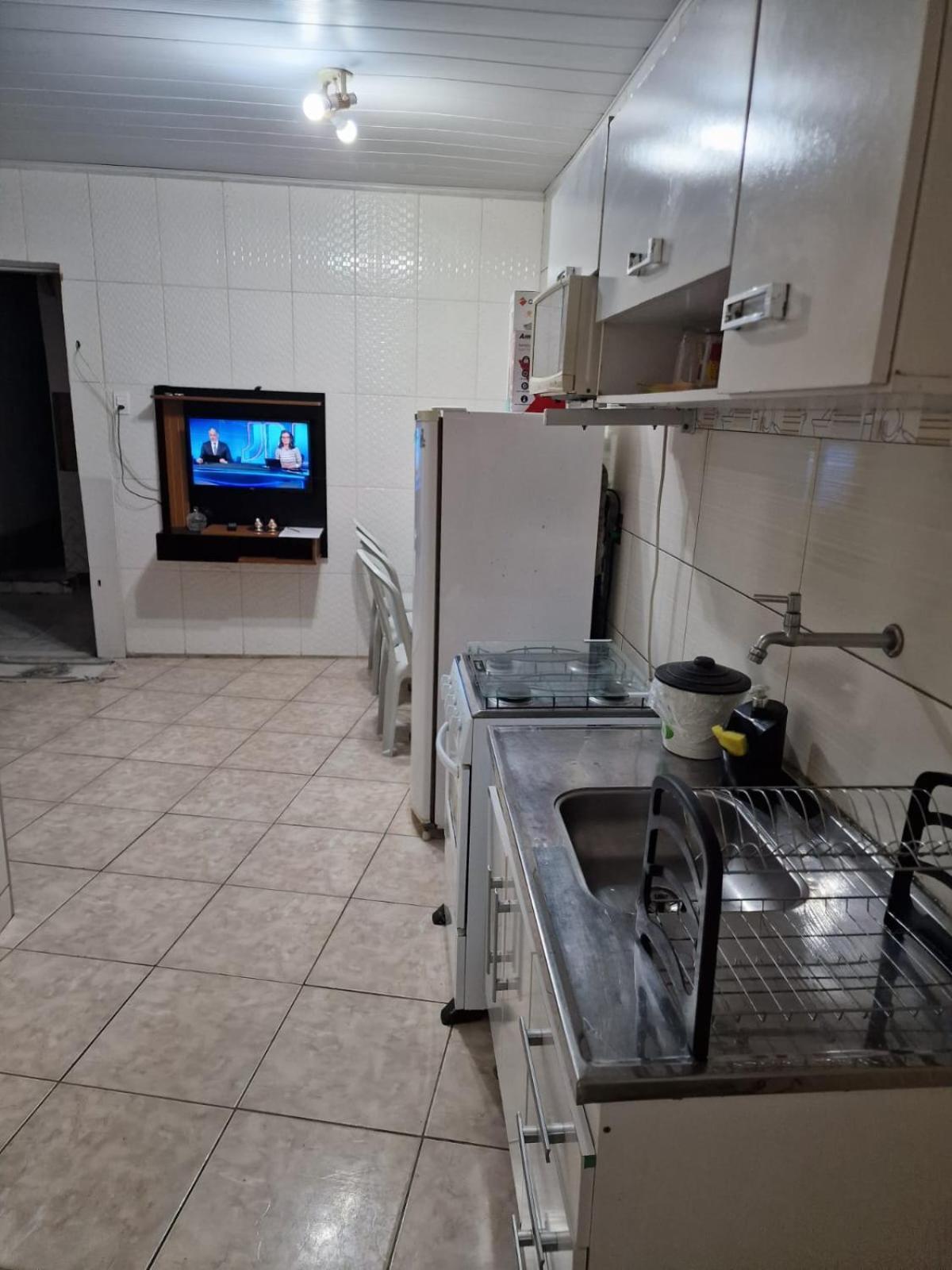 Kitnet Perto De *